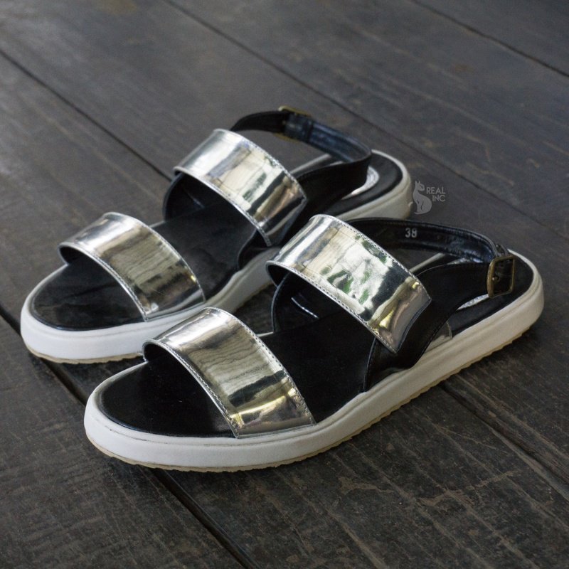 REALincstore's tweet photo. READY STOCK • Amber Platform Sandal (silver) | IDR 229.000 size: 40 order : LINE: REALincshoes https://t.co/GPbPWMJIjA