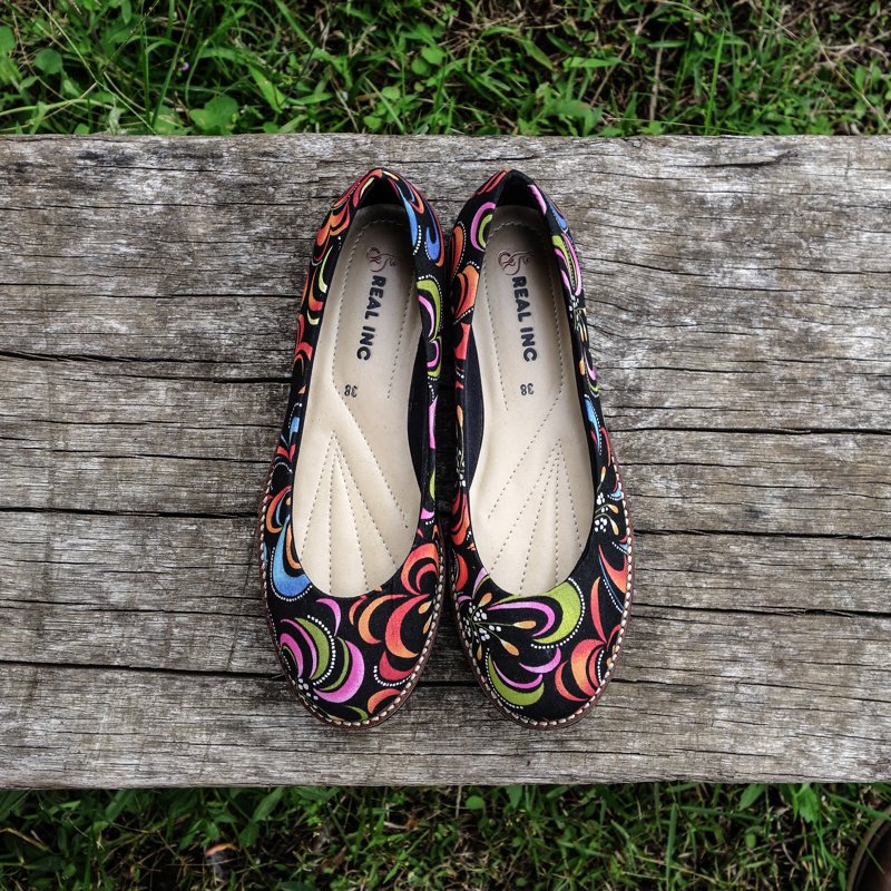 REALincstore's tweet photo. READY STOCK • Monita Flats (blackpattern) | IDR 129.000 size: 38 &amp; 40 order : LINE: REALincshoes https://t.co/04Fvf4JxQM