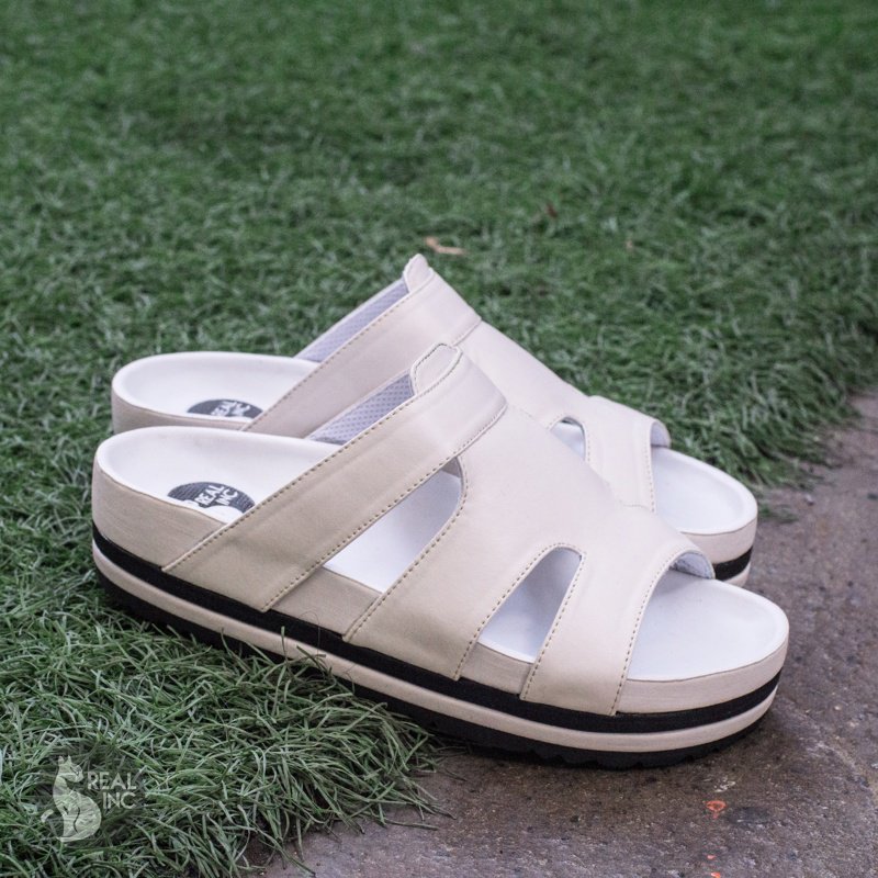 REALincstore's tweet photo. READY STOCK • Jenny Platform Sandal (white) | IDR 210.000 size: 37-40 order : LINE: REALincshoes https://t.co/nJbZhOrZzZ