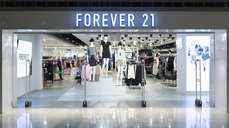 infobae's tweet photo. Más de 40 grandes marcas tienen planes de volver al país https://t.co/m8HwHeSS9N https://t.co/5ptmmIt1Ul
