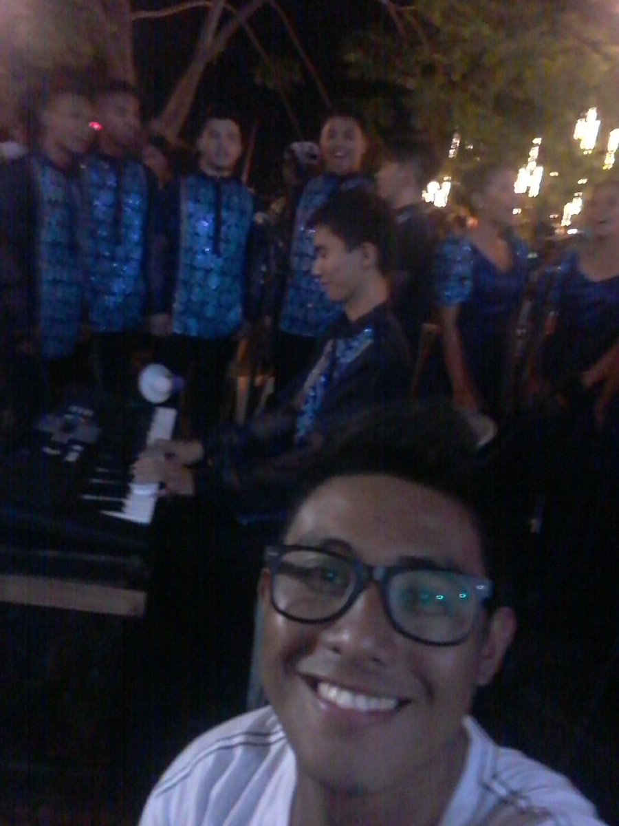 nixirized's tweet photo. #CPCGC performs during the Fluvial Parade of the patroness of #SinadyaSaHalaran2015. #VivaSantaMaria https://t.co/rUEVYYIias