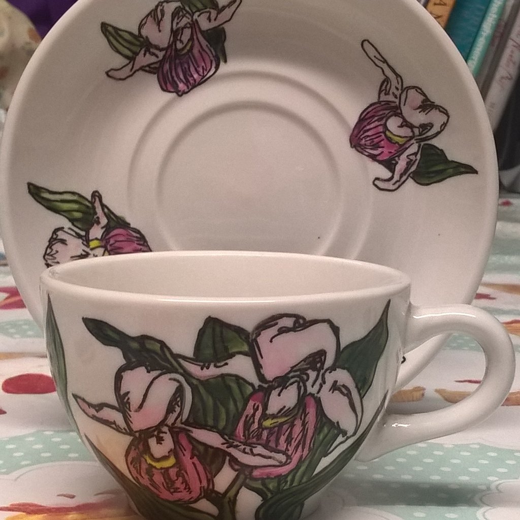 lollycandc's tweet photo. Latest commission 4x Minnesota themed cups & saucers. #loononalake #ladyslipper #snowflakes #norwaypine #Minnesota https://t.co/ip5JmiocSE