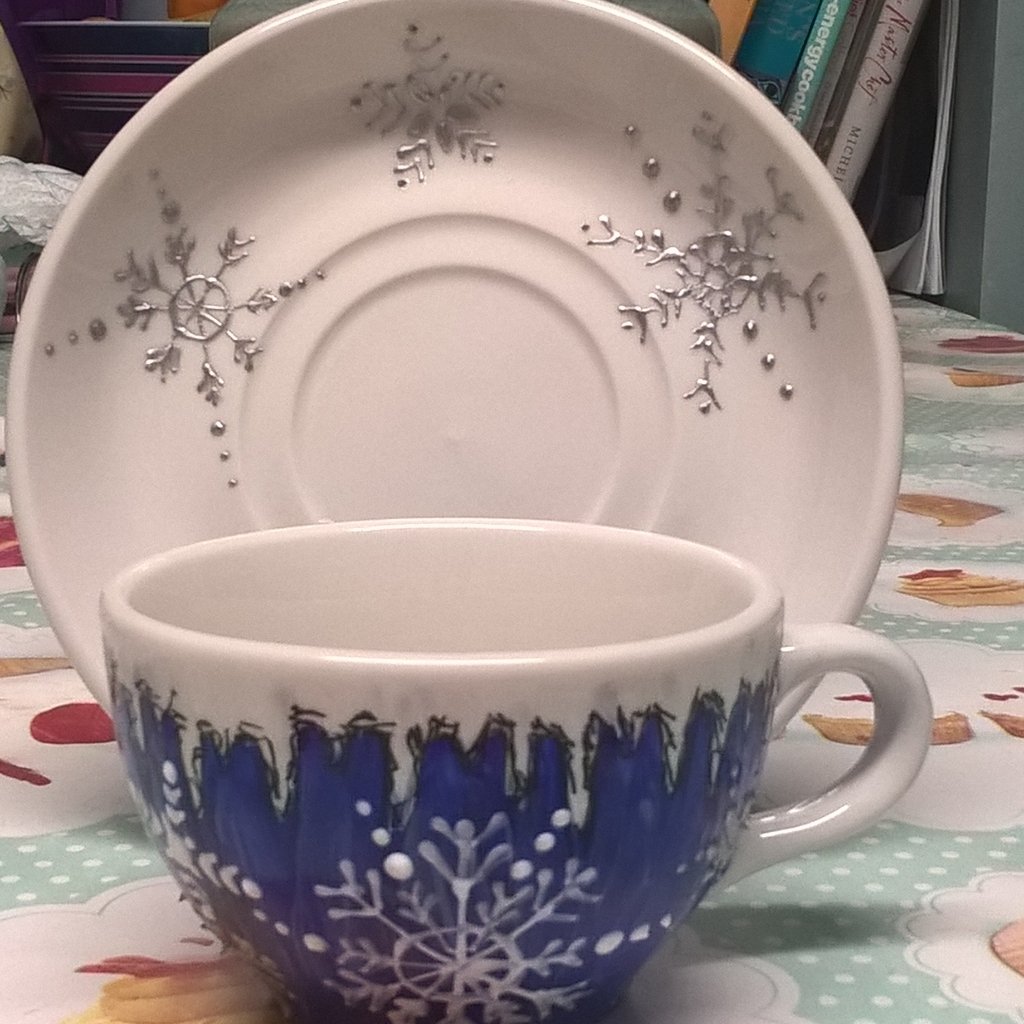 lollycandc's tweet photo. Latest commission 4x Minnesota themed cups & saucers. #loononalake #ladyslipper #snowflakes #norwaypine #Minnesota https://t.co/ip5JmiocSE