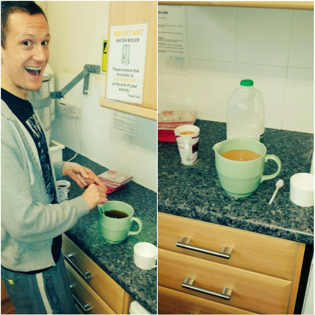 JamesLeemanUK's tweet photo. Total Tea Overload @Dan_Whitley1 #rehearsals #grimsbypanto #massivemug https://t.co/5bc1U30RUD