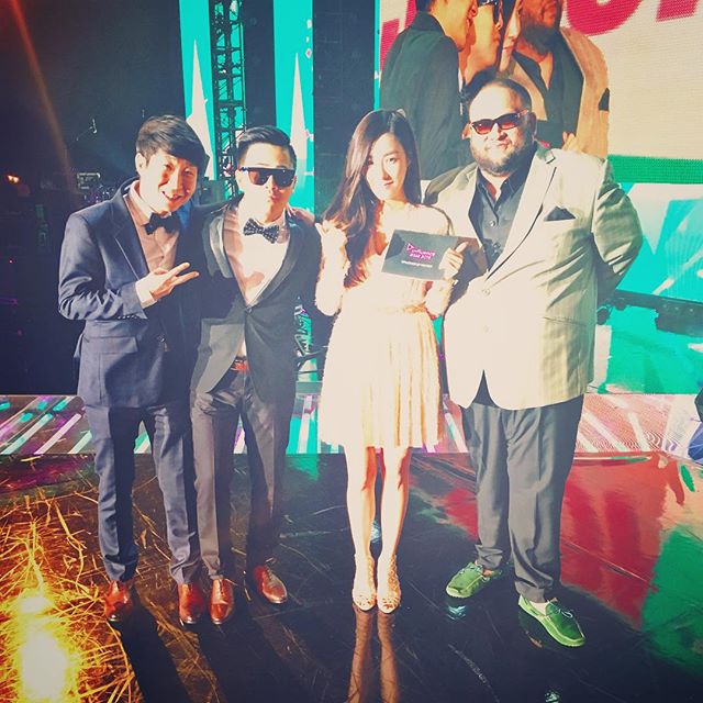 [PIC][06-12-2015]TaeTiSeo xuất phát đi Singappore để tham dự "Influence Asia 2015" vào tối nay CVnrqCIUsAAfeef