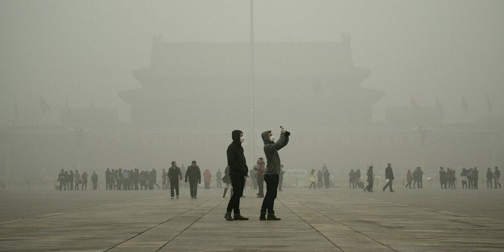 الجانب السلبي في التطور الصناعي بالصين هو أرتفاع نسب التلوث في الهواء CVns9aDVAAA8ZMZ