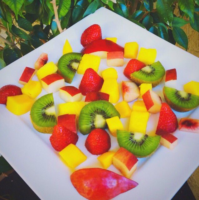 RawVeganQueen_'s tweet photo. Snack time!! #GoVegan #EatClean #FigsNotPigs ๐ https://t.co/dSLoxSY7Xa