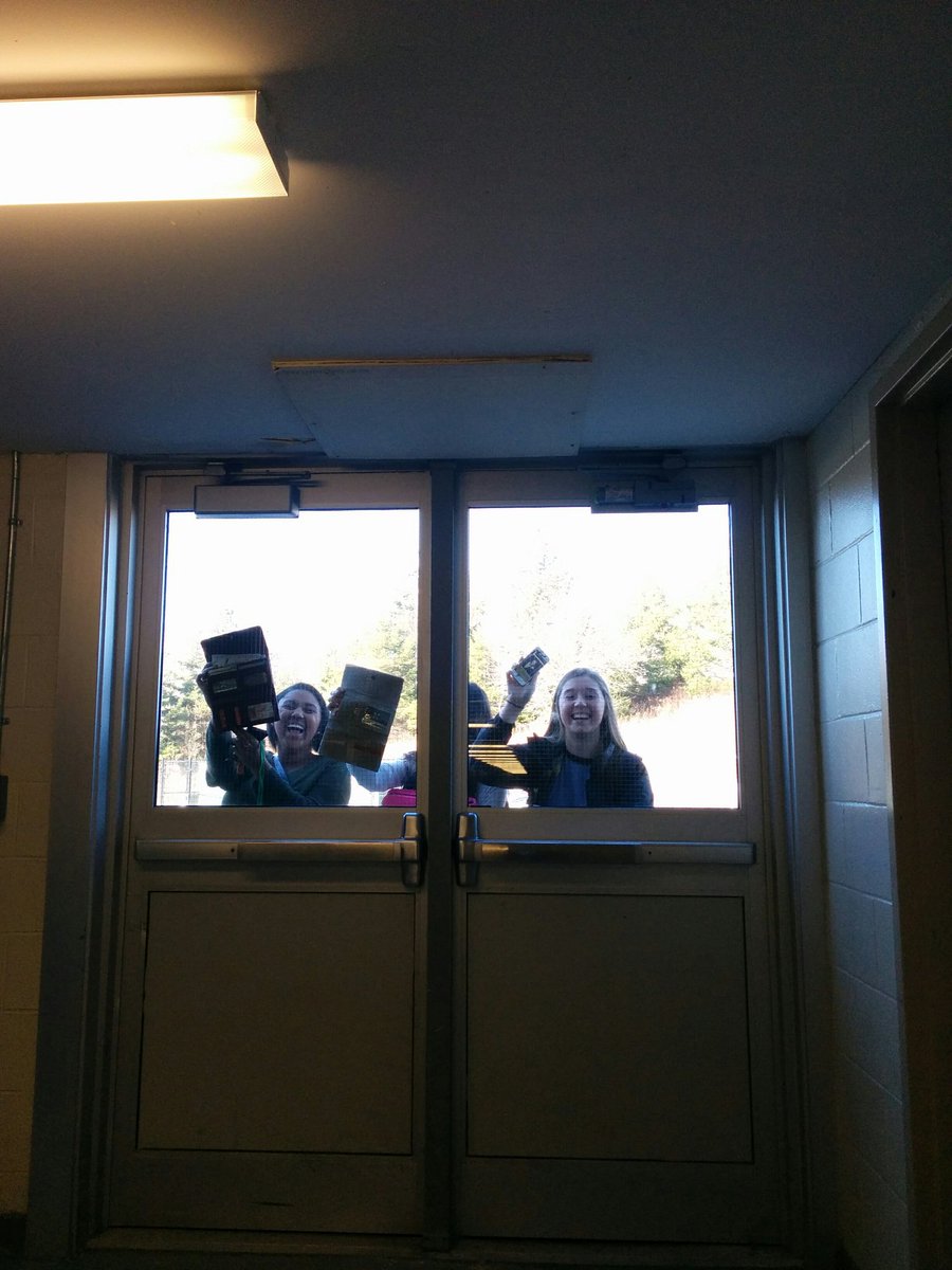 Look at these lovely students that have their ID ready to get in @Panthers_PA