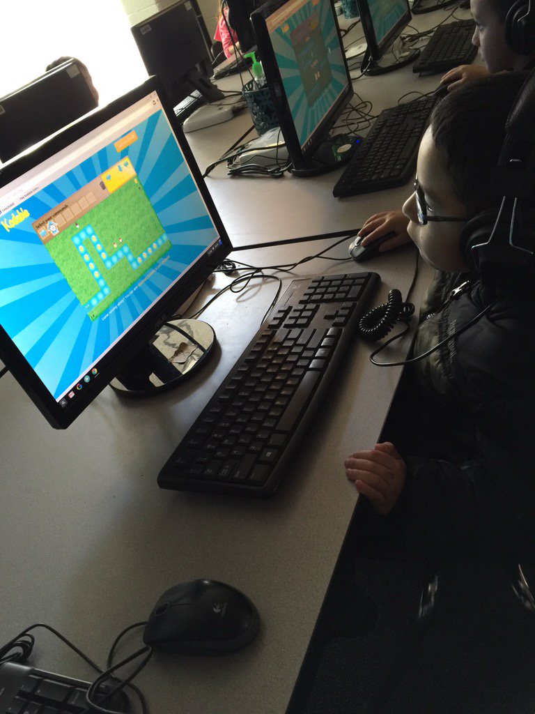 bgrigzz's tweet photo. Participating in the hour of code! Kindergarteners can code too! @hourofcode @lcetech @LenoirCityTech @LenoirCitySch https://t.co/dv4eqD15AC
