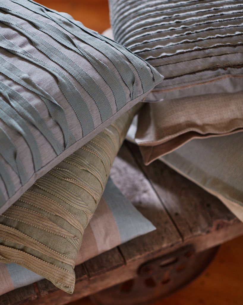 Sunbrella's tweet image. The layered look. #DurabilityMeetsDesign #Sunbrella