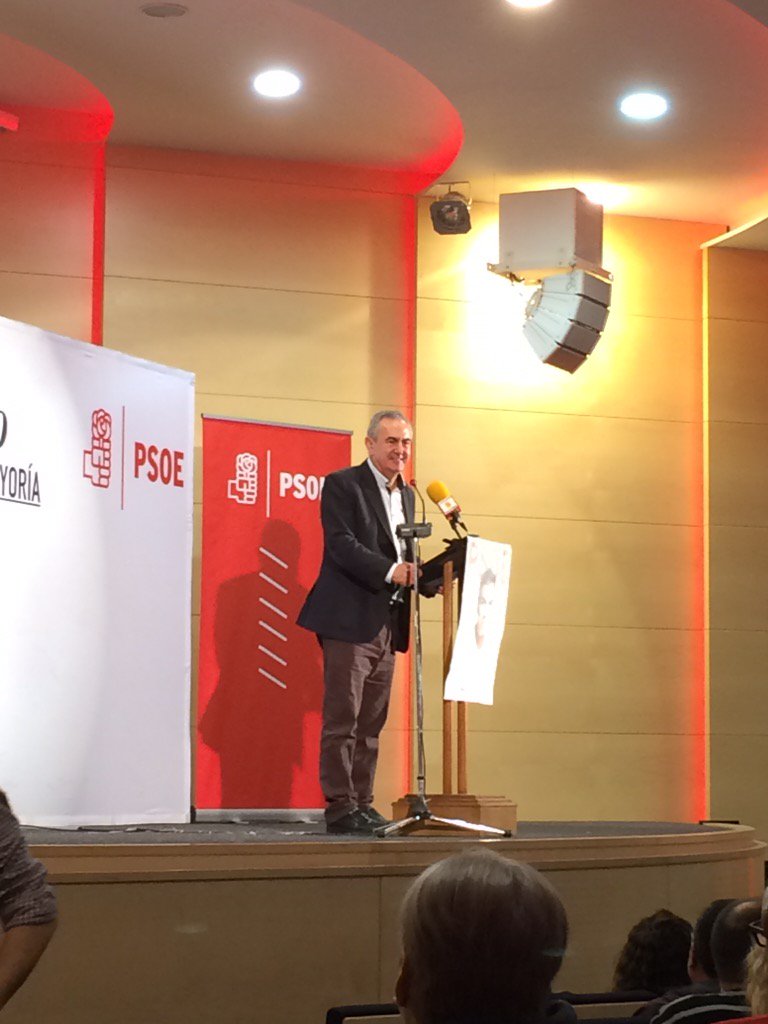 Lajarika's tweet photo. Escuchando a @RafaGTovar y @_Rubalcaba_ con @PsoeMazarron https://t.co/nes7FAOuFg