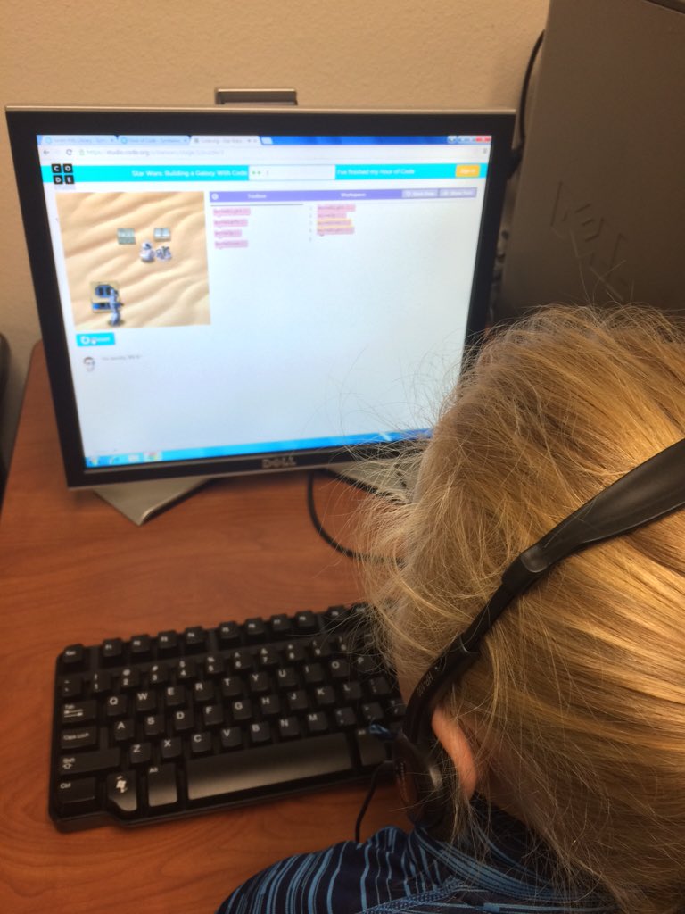 MQuisenberry1's tweet image. We&apos;ve got a JavaScript pro in the lab! #HourOfCode @codeorg #starwarscode @7HillsNISD @NorthwestISD