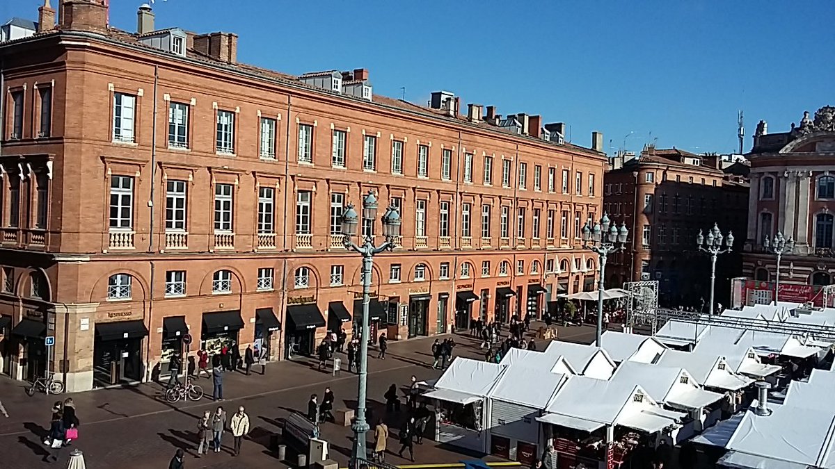 Yannigroth's tweet photo. Taught #crowdsourcing #cocreation #creativitymktg #eYeka at @UT1Capitole today. Beautiful place, merci @VernetteE! https://t.co/URIPUzOT6J