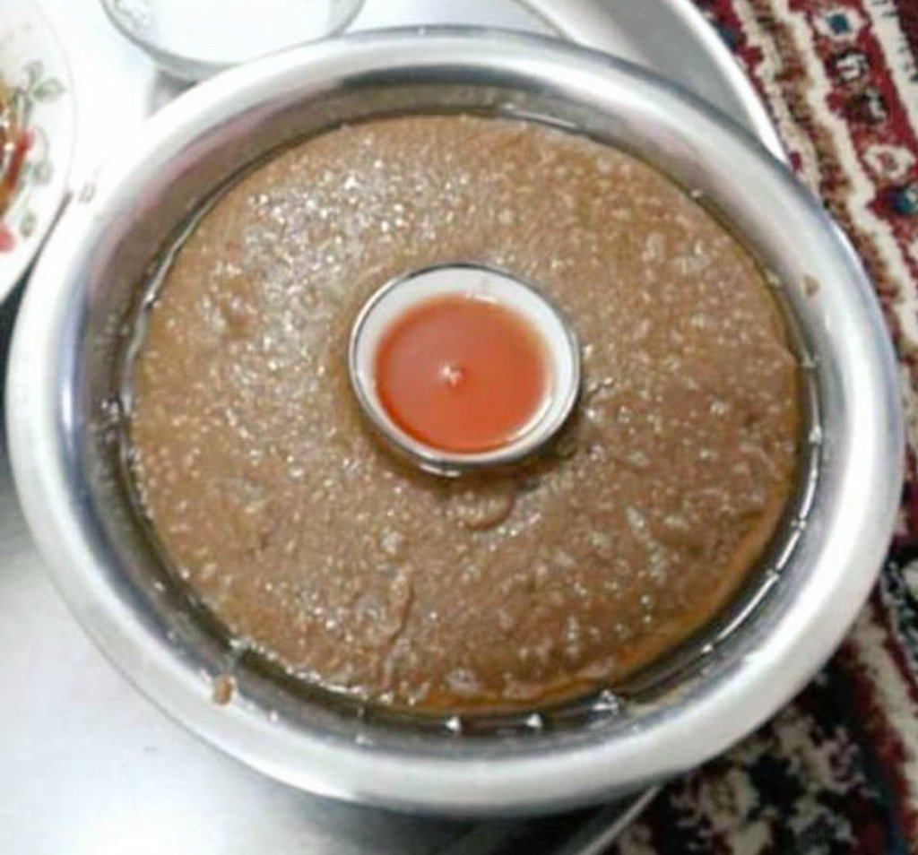 رشيق كود ايهرب Ras2986 בטוויטר هذي العصيدة الحضرمية تتكون من التمر والطحين وحاجة اسمها الحيدوان اتحدى تعرفوه وينحط فوقها السليط زيت السمسم والسعرات 12837373940
