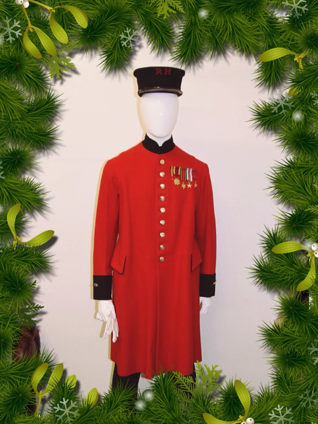 Foxtrotprod's tweet photo. Behind door number 7 is our Chelsea Pensioner looking very dapper in his festive red coat. #costume #costumedesign https://t.co/J54CfMxOn4
