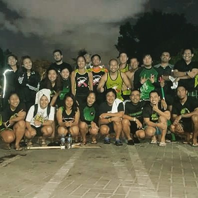 DWD_dragonboat's tweet photo. Monday night paddling #dragonboat  #dragonwarriorsdubai #MyDubai #RelaxInDubai #marathon #paddling #watersport https://t.co/PfEKcDWd29
