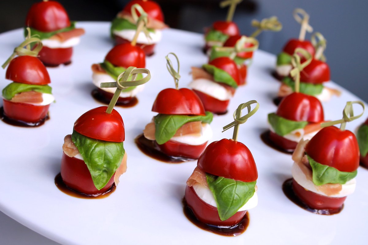 brandingdevon's tweet photo. Be #prepared this #Christmas &amp; Book @paullindenchef  for your Seasonal #Canape #Party https://t.co/y38nyxALI3 https://t.co/BOGk6ao0Rt