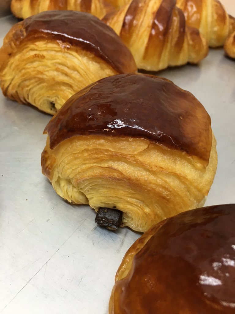 SharmanGlen's tweet photo. Morning pain au chocolat #olala #tweetsweets #pastrylife https://t.co/2x1DZsp7Ru