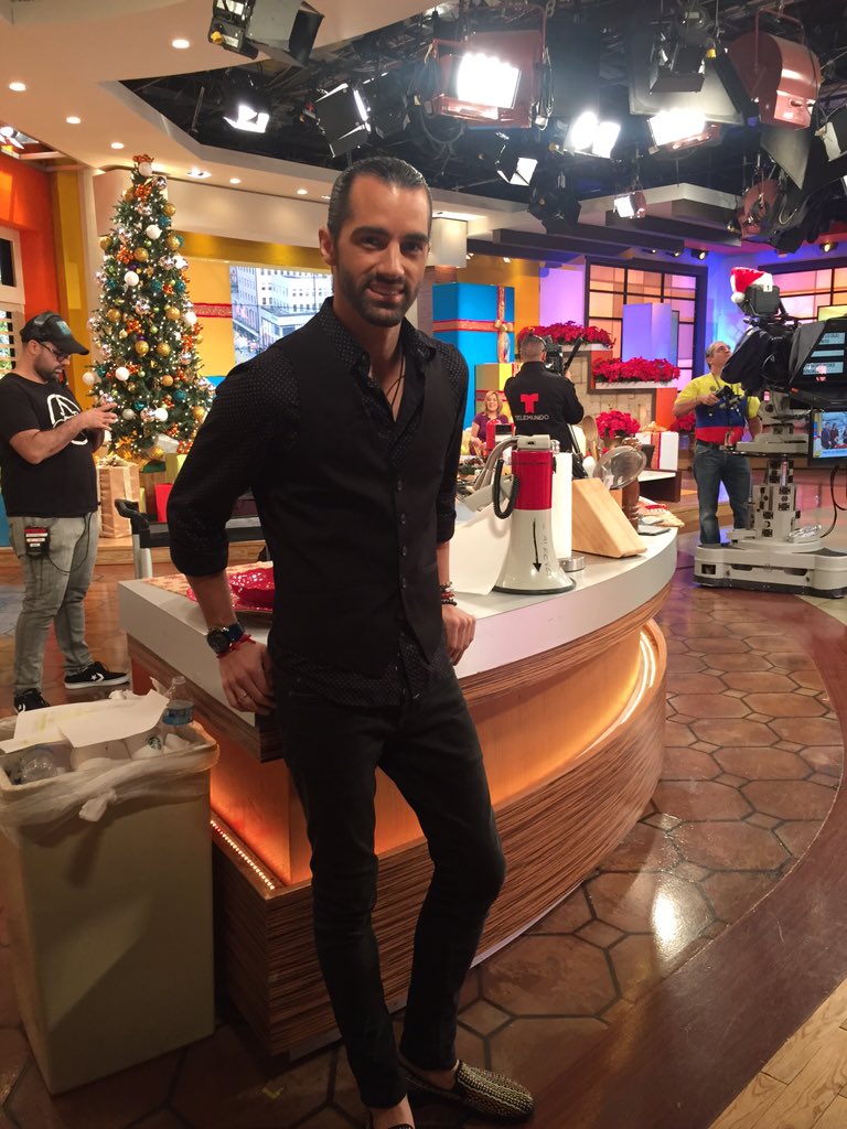 ilaurab's tweet photo. En minutos @ToniCosta4 en @UnNuevoDia #Ganador @SiSePuedeTV @telemundo #ToniSiSePudo https://t.co/zW2QHDGIMX