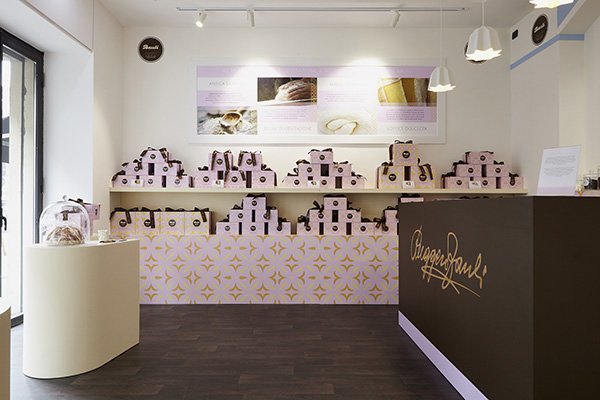 Una elegante boutique natalizia: è di <a href="/BauliItalia/">Bauli Italia</a> a Milano, ma c'è anche uno shop online! buff.ly/1PNuAcd