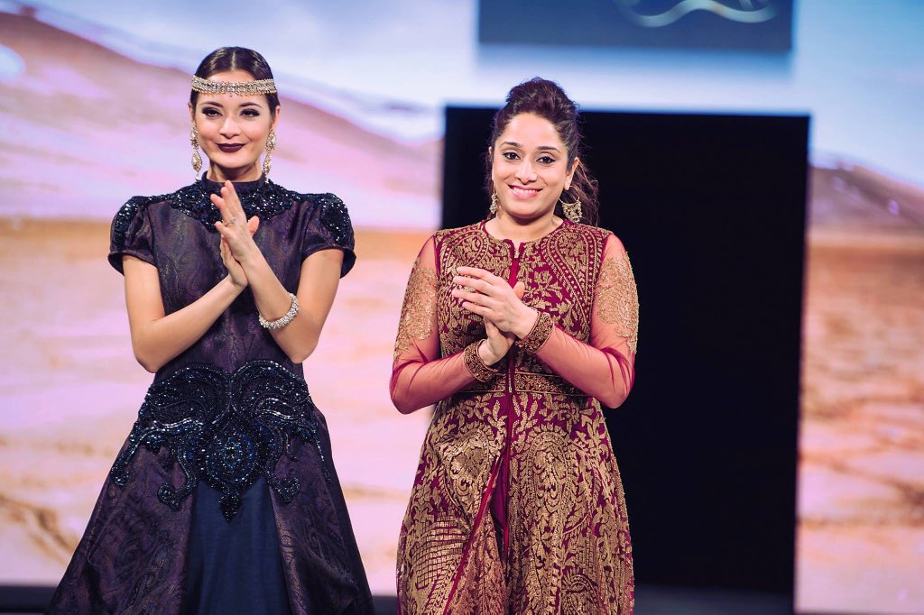 AsianaTV's tweet photo. #ABS2015: @FusionCoture's 2016 collection featured contemporary cuts oozing with red carpet glamour https://t.co/IVCw0OyJbI