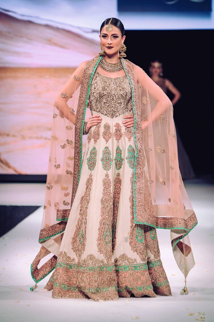 AsianaTV's tweet photo. #ABS2015: @FusionCoture's 2016 collection featured contemporary cuts oozing with red carpet glamour https://t.co/IVCw0OyJbI