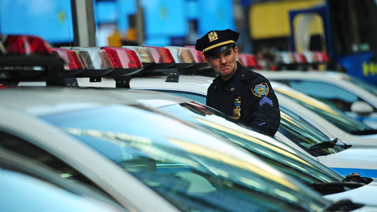 toparticlesapp's tweet photo. #2 - Aux Etats-Unis, un policier paie les courses d'une mère de famille https://t.co/B560LIFsiy via @LEXPRESS https://t.co/rNLNbc2tQi