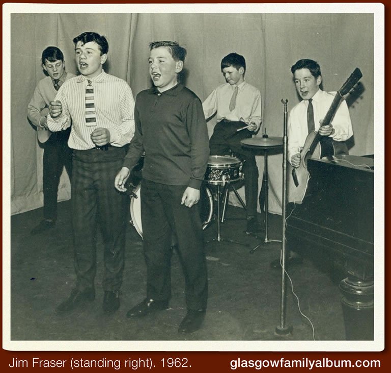 iamglaswegian's tweet photo. #adventglaswegian No6
theme #1960s #glaswegians
 290 family photos from #glasgow1960s
https://t.co/vN2Z3AIjpJ https://t.co/Flu9z09EMu