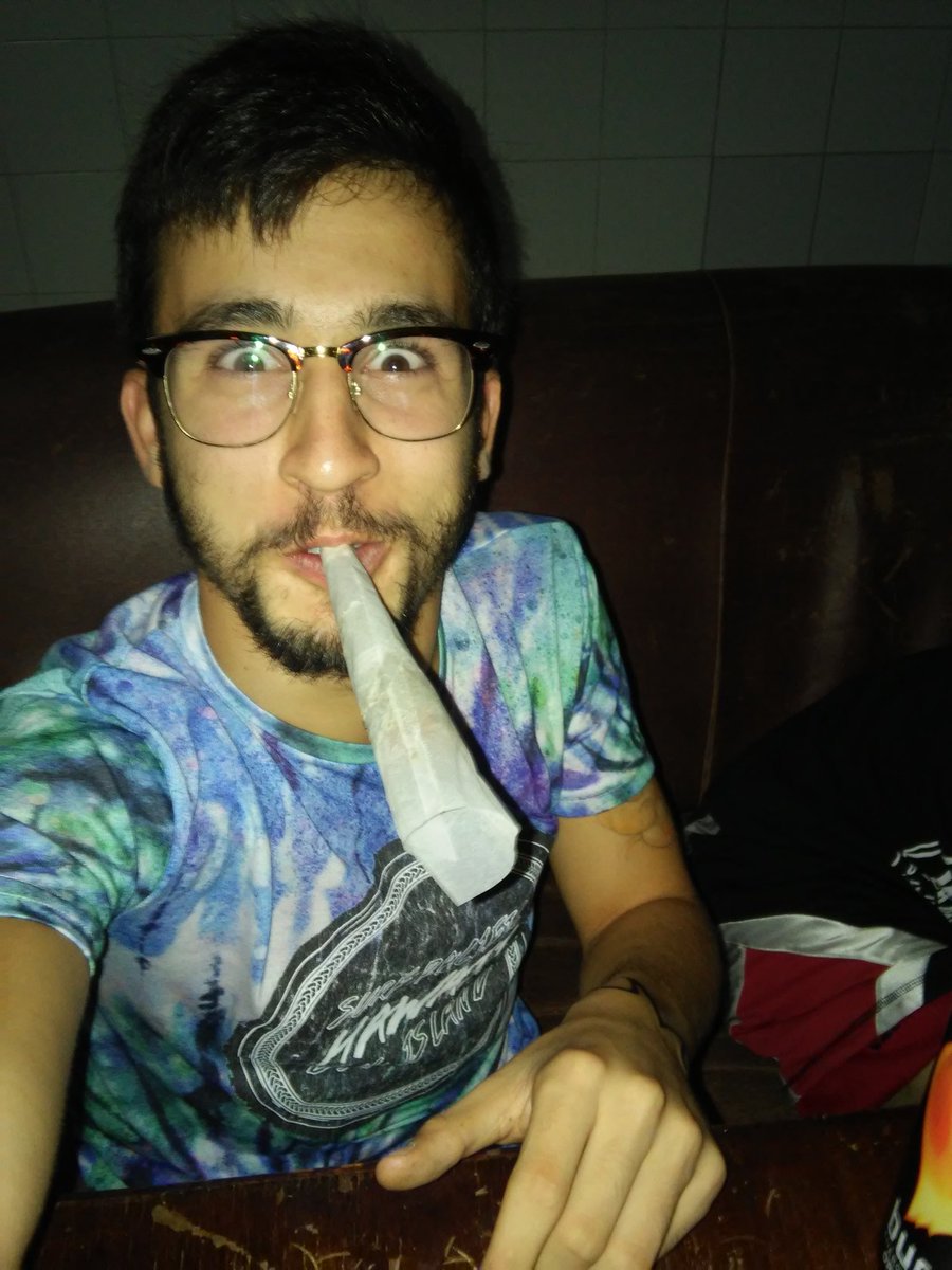 madaFAVcka's tweet photo. Yo no fumo, eso es malo https://t.co/kmAdcyoMt4