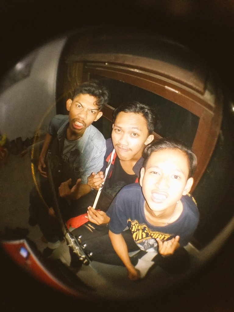 Selfie <a href="/Studio29_Sby/">Studio29 Surabaya</a>