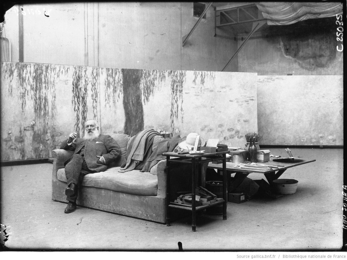 MuseeOrangerie's tweet photo. Cette leçon de pose vous est offerte par Claude Monet ! (Giverny, 1926) Photo de presse/ag. Meurisse Via @GallicaBnF https://t.co/eCTKyeE7VR