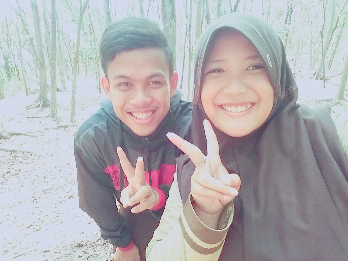 amir_satriawan's tweet photo. Suka duka selalu di temenin dia, sungguh dia itu pasangan yang sangat aku dambakan :* love you syng :* https://t.co/IdLHp6F7PL
