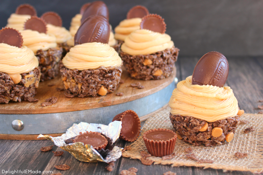 DelightfulEMade's tweet photo. Cocoa Pebbles Peanut Butter Cupcakes https://t.co/T4uMOspL8G The perfect #gametime treat! #football #ad @GoTeamCocoa https://t.co/Gf8sa8iHZI