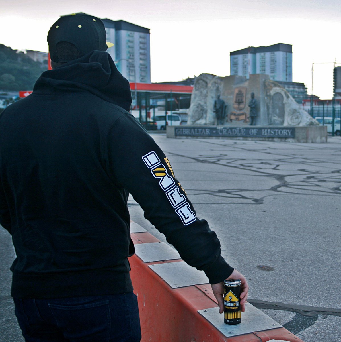 javi69_M's tweet photo. En conquista de tierras gibraltareñas!!
@armienergy 
#ARMIEnergyDrink 
#ARMIEnergy
#ARMILife 
#LifeStyle https://t.co/i279PdQJY5
