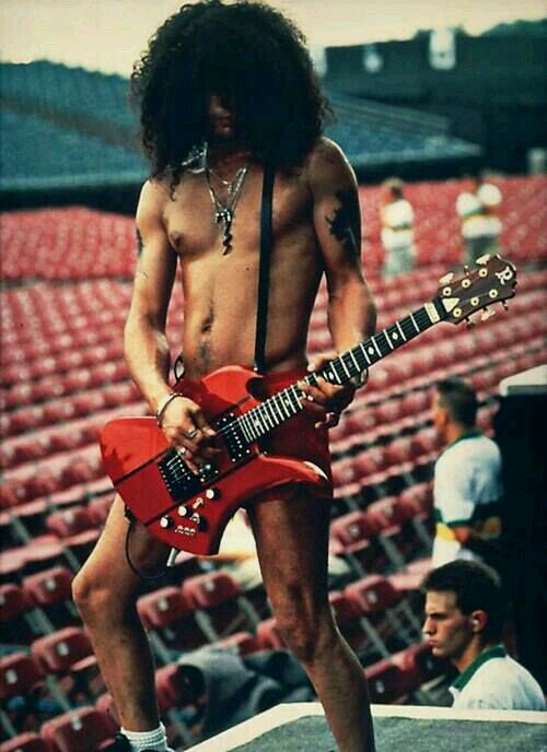 Hope you will have an outrageous week !! 😜 🎸🎶🎵