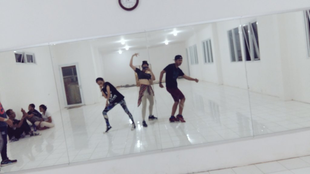 Sanggar baruuuuuu... 😋😋😋