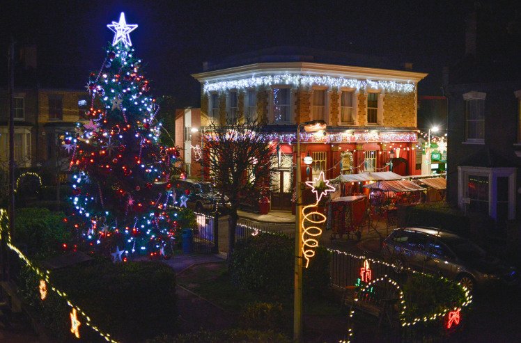 Metro_Ents's tweet image. BBC release EastEnders Christmas Collection and here's the episodes you can see trib.al/hC78rcA #EastEnders