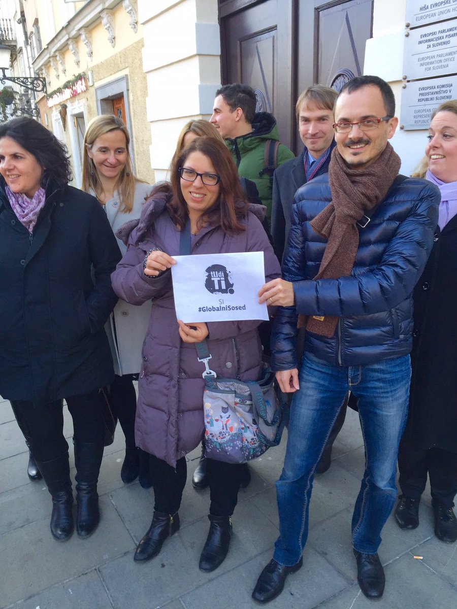EKvSloveniji's tweet photo. Ob izteku #ELR2015 tudi mi podpiramo kampanjo @Sloga_Platform Tudi ti si #GlobalniSosed ! #eyd2015 #globalneighbour https://t.co/fgLC7vFfE0