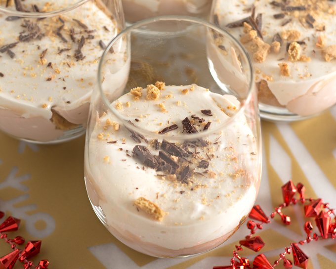 thethirstyfeast's tweet photo. Hot Chocolate S'mores Parfaits - easy and fun holiday dessert! #ShareDelight @InDelight https://t.co/PI5ea08CUd #ad https://t.co/Mwq1UIeMnm