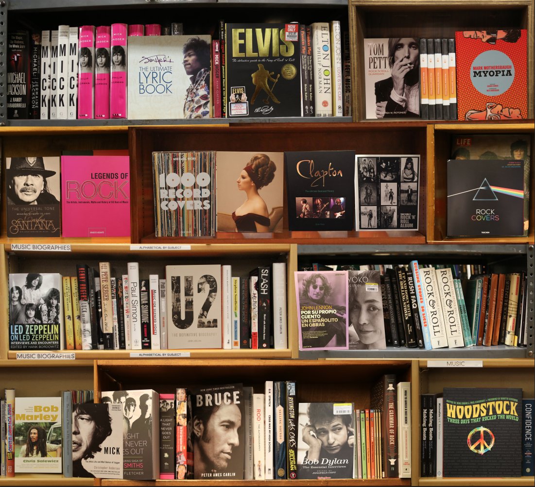 lanefarin's tweet photo. #rockandroll in my #soul #artbaselmiami2015 #SCOPEMiamiBeach #bookscapes by #MaxStevenGrossman @msgrossman https://t.co/YW1HbmBWC7
