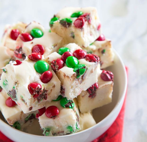 Dinnersdishes's tweet photo. M&M White Chocolate Fudge #bakeitfoward https://t.co/GMdjIt1Per #spreadcheer #seasonofgiving @FoodNetwork https://t.co/mk895QxNIg