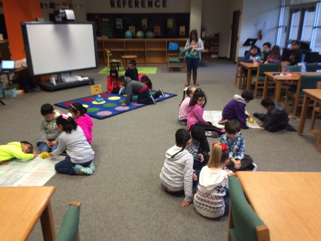 GinnyBoughter's tweet image. 1st gr ❤️s dot and dash! @hourofcode #TCEhourofcode