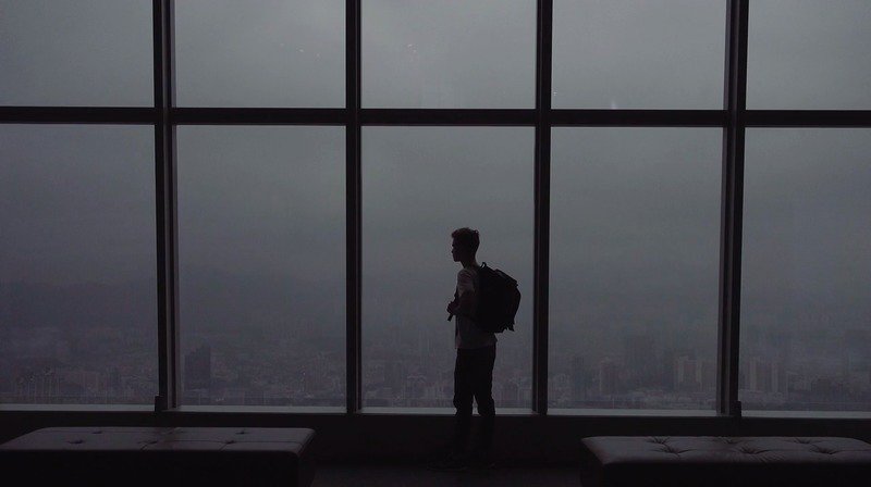 Wandererzzz's tweet photo. Seul à Hong Kong, en 50 nuances de gris https://t.co/F3ykry7suO https://t.co/juo5ZgrtSV