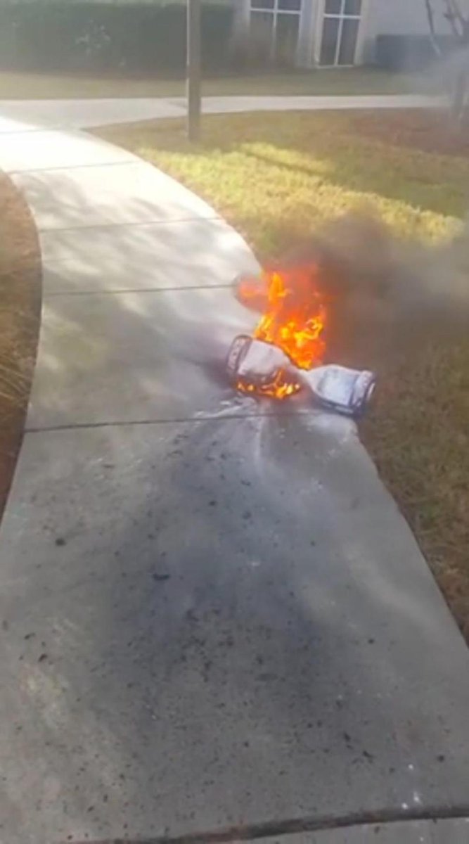 dimarsit's tweet image. Cool hoverboards are blowing up: US and UK officials buff.ly/1lIKSGh