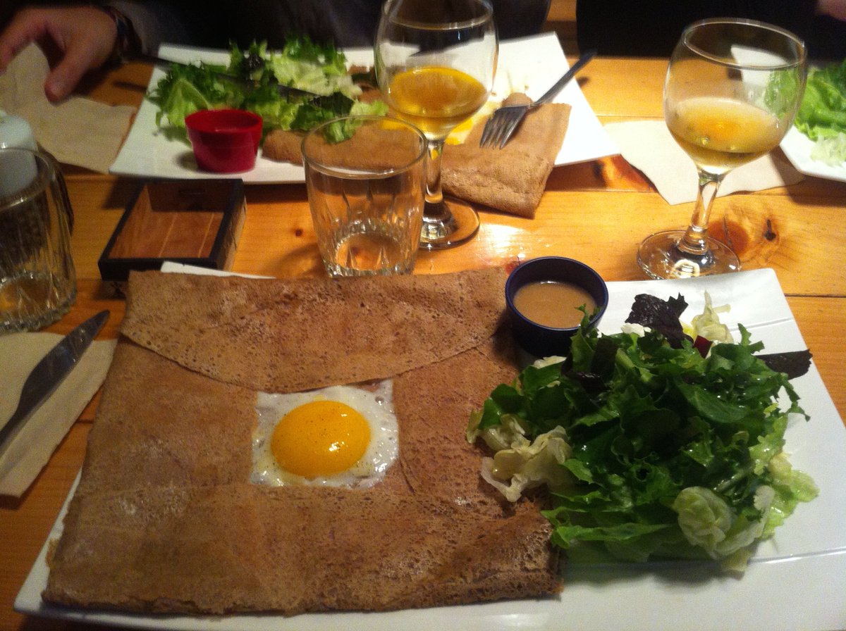 travelsminds's tweet photo. Mal du pays à Séoul? Une petite crêperie vous redonnera le sourire! #bretagne #galette #weloveseoul https://t.co/yf8ng8pW84
