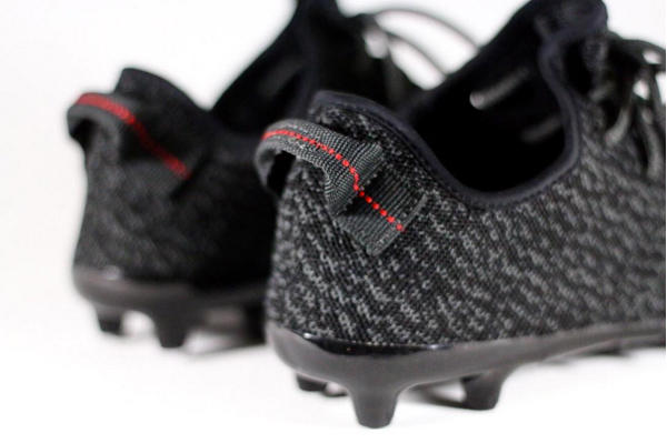 yeezy cleats black