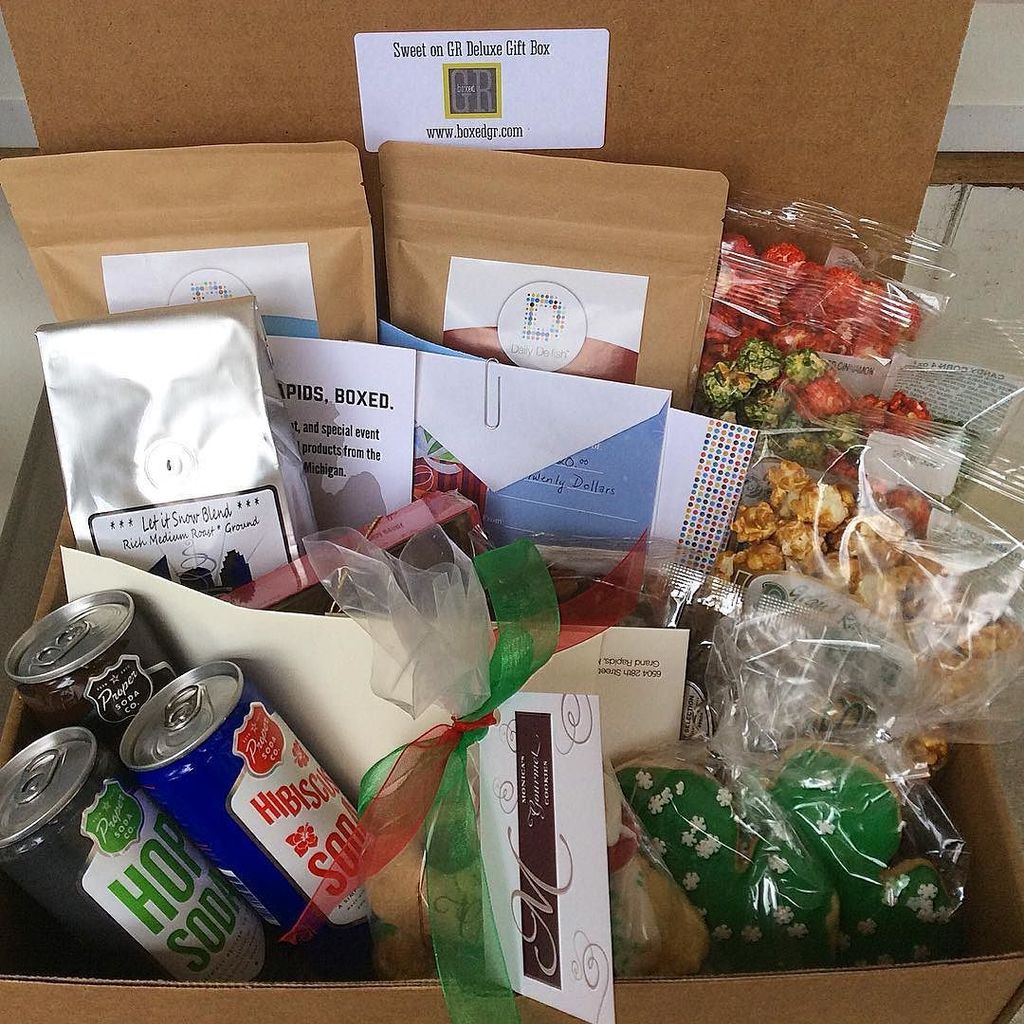 Gift box featuring #sugarmommas #granolagoddess and #monicasgourmetcookies <a href="/boxedgr/">Boxed GR</a> <a href="/sugar/">p.vidyasagar</a>… ift.tt/1Qr6qCT