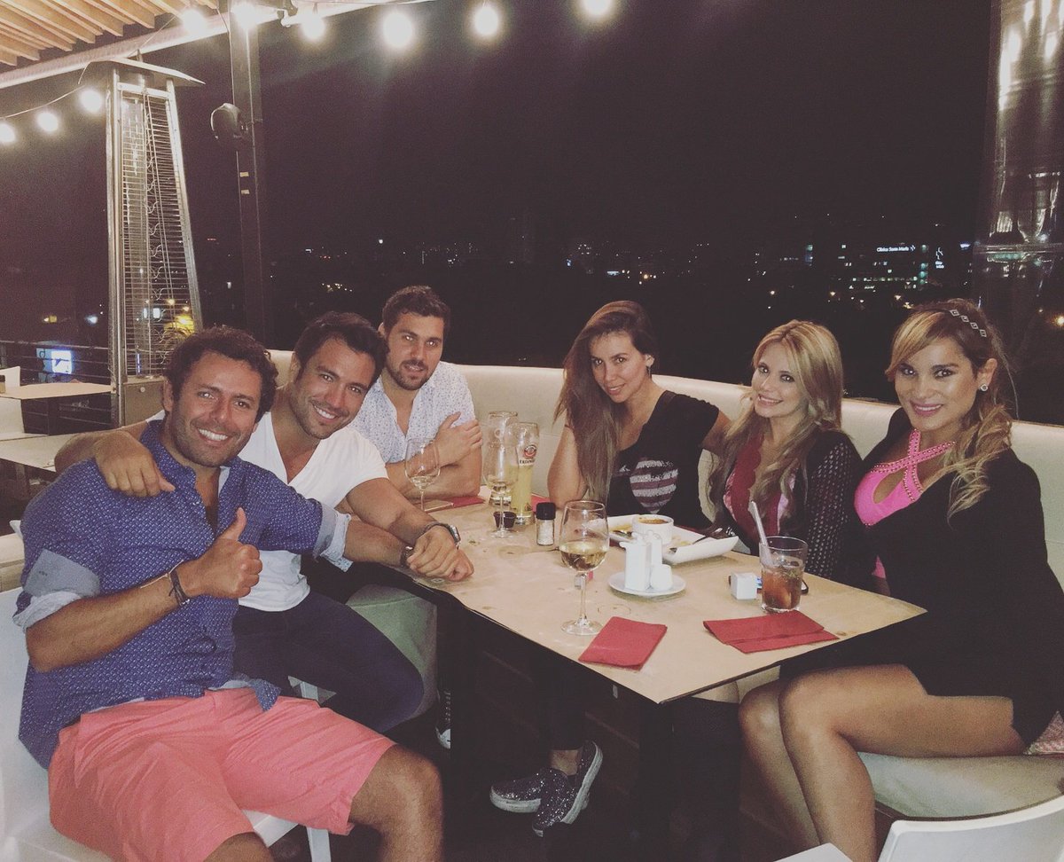 aynaraedermodel's tweet photo. Rica Cena Anoche con Las Amiguis #pamemartinez @romizalazar https://t.co/1ygo6q3Huy