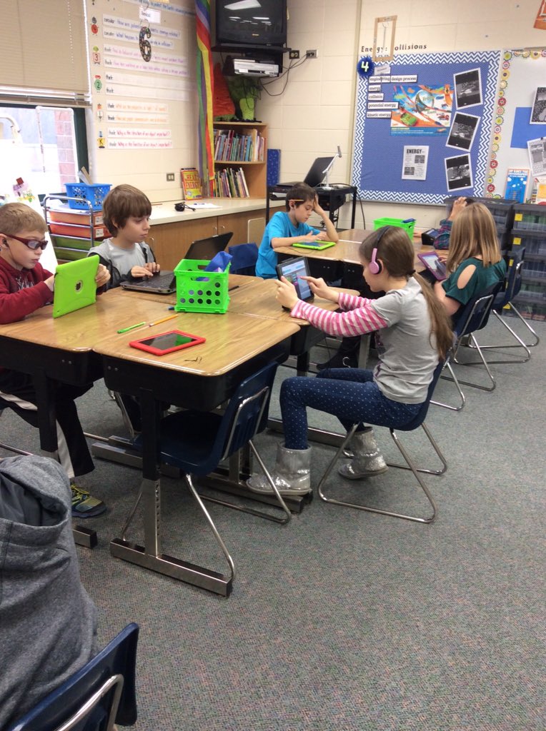 MrsKstemtweets's tweet photo. First of 20 classes to participate in #HourOfCode at Woods Creek. We're so excited! #WCCubs https://t.co/pLBuaBYwBW