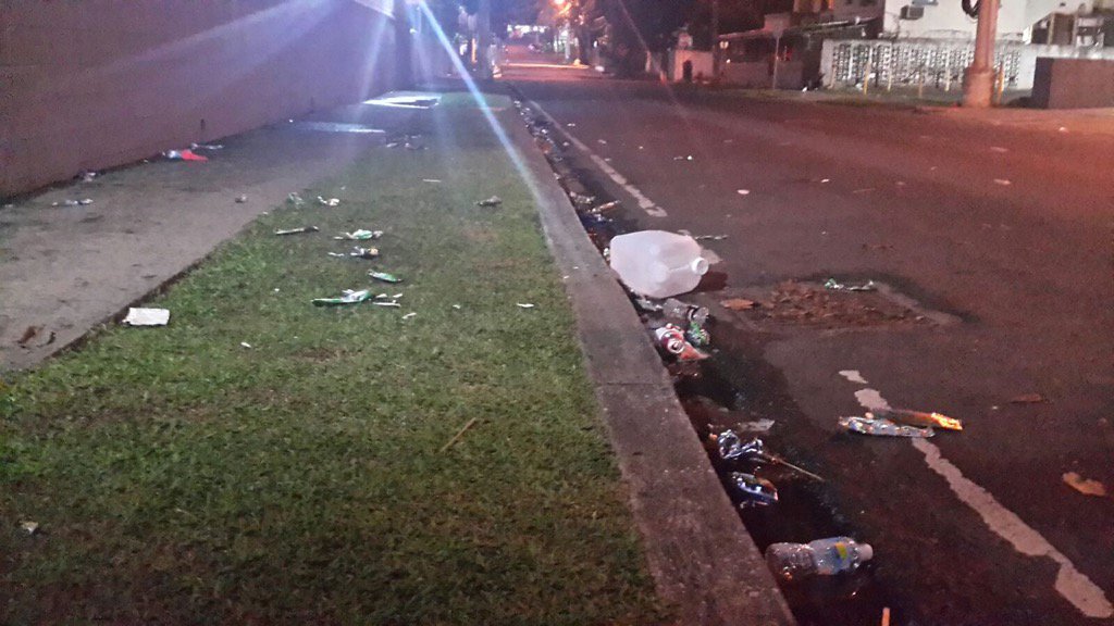 JamesAparicioPA's tweet photo. Calle en Bella Vista después del desfile. https://t.co/4tgsKrovIA